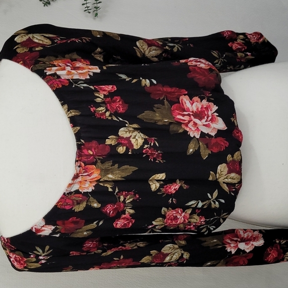 Ambaince Black,Burgundy Floral print open shoulder top. Juiner large - Picture 5 of 9